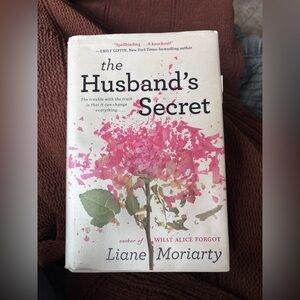 The Husband's Secret Book by Liane Moriarty
